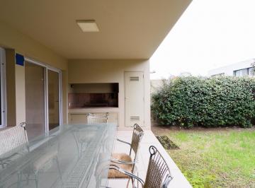 Casa · 154m² · 7 Ambientes · 1 Cochera · Dúplex de Categoría a La Venta