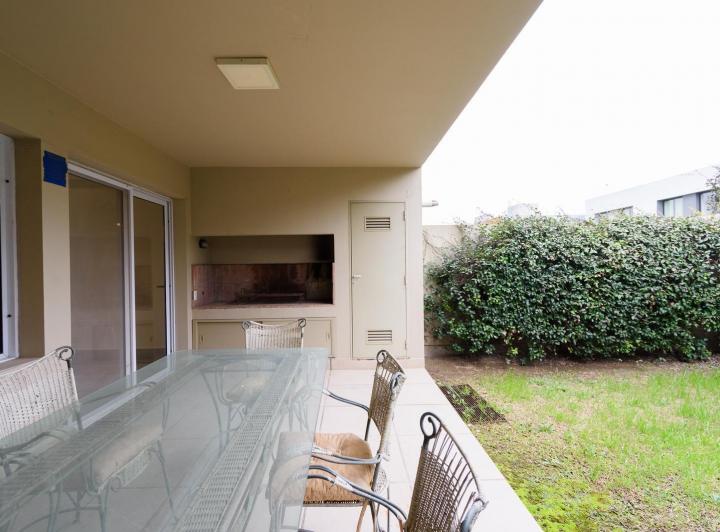 Casa en venta en Ampliacion General Artigas · 7 ambientes