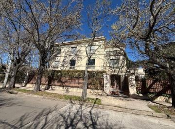 Casa de 6 ambientes, San Isidro · Casa en Venta en Acassuso