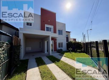 Casa · 160m² · 6 Ambientes · 2 Cocheras · Casa en Funes City con 3 Dorm., Cochera y Amplio Jardin con Parrillero