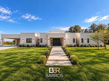 Casa · 212m² · 5 Ambientes · 2 Cocheras · Venta Casa San Roque Comarcas Lujan