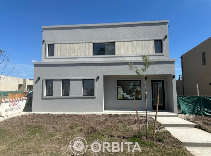 Casa · 155m² · 5 Ambientes · 2 Cocheras