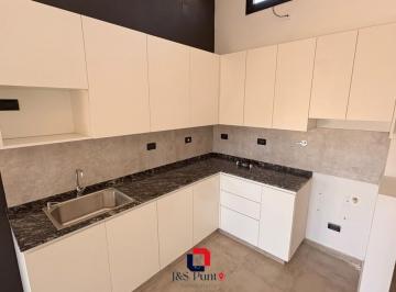 Casa · 80m² · 3 Ambientes · 1 Cochera · Alquiler en Barrio Norte 1