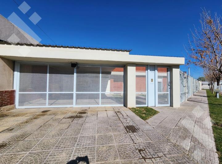 Casa · 319m² · 8 Ambientes · 1 Cochera