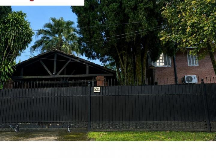 Casa · 174m² · 3 Dormitorios · 2 Cocheras