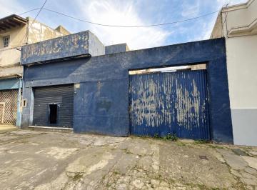 Bodega-Galpón · 215m² · 2 Ambientes · Galpón con Local en Alquiler - Villa Dominico