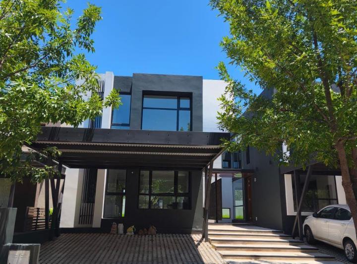 Casa · 190m² · 4 Ambientes · 2 Cocheras