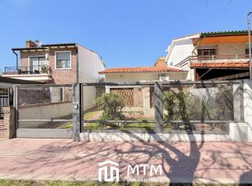 Casa · 100m² · 2 Dormitorios · 3 Cocheras · Casa en Venta Rosario, Alberdi.