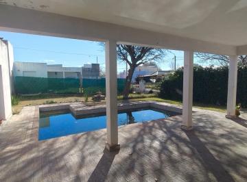 Casa de 4 ambientes, Santa Rosa · Casa/casa de Servicio