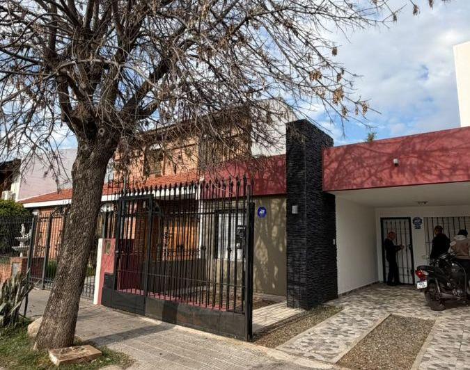 Casa · 1m² · 3 Ambientes · 1 Cochera