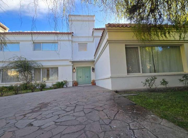 Casa · 265m² · 7 Ambientes · 2 Cocheras