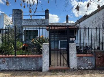 Casa de 4 ambientes, Tres de Febrero · Casa en Venta en Ciudadela, 4 Ambientes, Patio, Terraza y Cochera. Ideal Inversor.