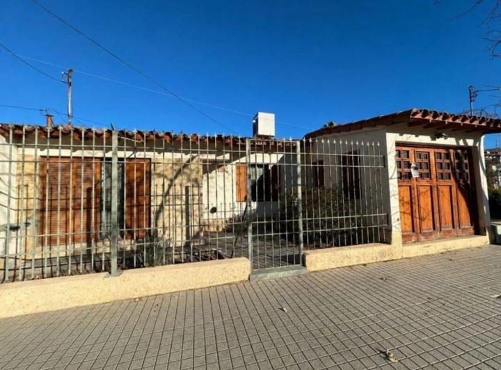 Casa · 210m² · 9 Ambientes · 1 Cochera