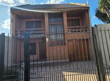 Casa · 340m² · 5 Ambientes · 4 Cocheras · Amplio Chalet 5 Amb C/playroom, Quincho, Parrilla y Garage!