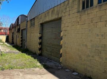 Bodega-Galpón de 4 ambientes, La Plata · Galpon en Alquiler 519 8 y 9