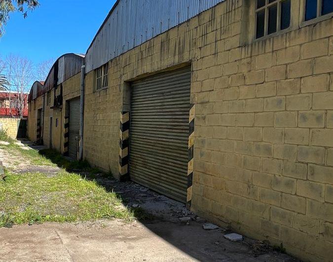 Bodega-Galpón · 700m² · 4 Ambientes · 5 Cocheras