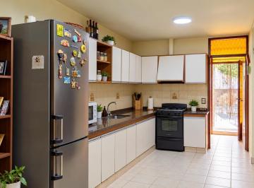 Casa · 192m² · 6 Ambientes · Venta Casa Santa Genoveva 3 Dorm.
