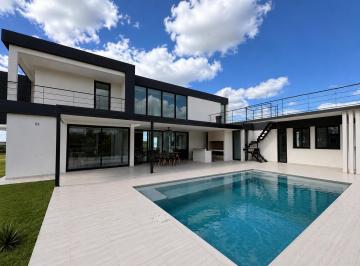 Casa · 337m² · 7 Ambientes · 4 Cocheras · Casa de 6 Ambientes a Estrenar con Pileta