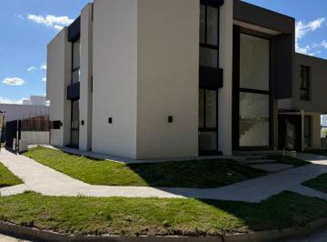 Casa · 160m² · 4 Dormitorios · 2 Cocheras · Duplex Campo Chico 4 Dorm., Uno en Pb
