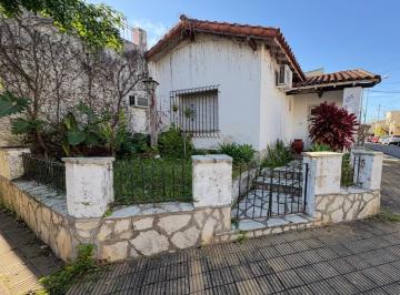 Casa · 131m² · 4 Ambientes · Venta, Casa 3 Amb, con Patio y Terraza, a Reciclar, San Fernando.