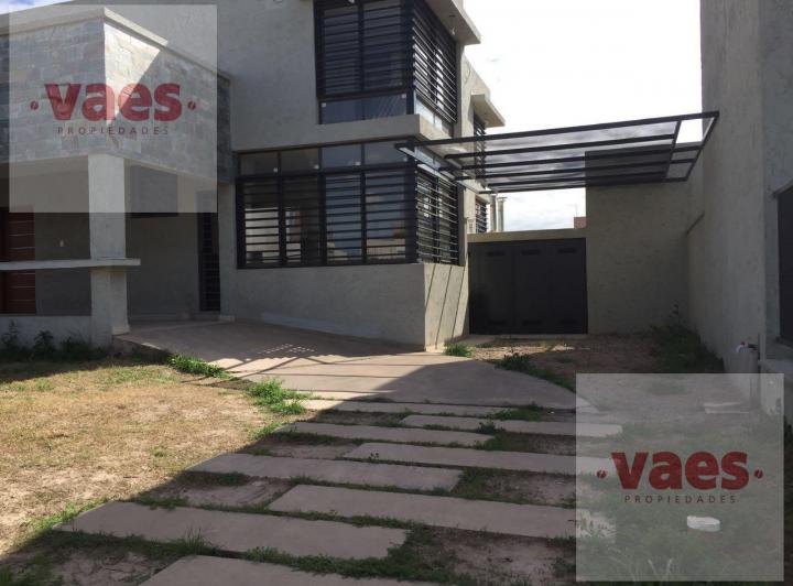 Casa · 110m² · 4 Ambientes · 2 Cocheras