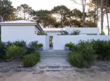 Casa · 10m² · 6 Ambientes · 4 Cocheras · Casa en Pinar del Faro, José Ignacio – Deck con Piscina y Atardeceres