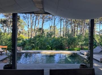 Casa · 10m² · 6 Ambientes · 4 Cocheras · Casa en Pinar del Faro, José Ignacio – Deck con Piscina y Atardeceres