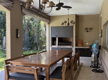 Casa · 310m² · 5 Ambientes · 6 Cocheras · Casa en Venta y Alquiler en Barrio Cerrado Los Berros, Bella Vista
