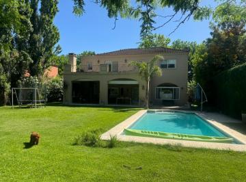 Casa · 310m² · 5 Ambientes · 6 Cocheras · Casa en Venta y Alquiler en Barrio Cerrado Los Berros, Bella Vista