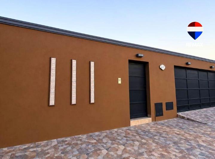 Casa · 138m² · 5 Ambientes · 2 Cocheras