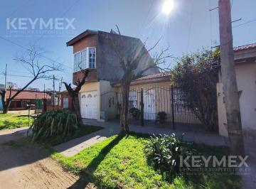 Casa · 143m² · 5 Ambientes · 1 Cochera · Casa en Villa Celina