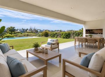 Casa · 190m² · 4 Ambientes · 3 Cocheras · Casa a La Laguna - San Matías