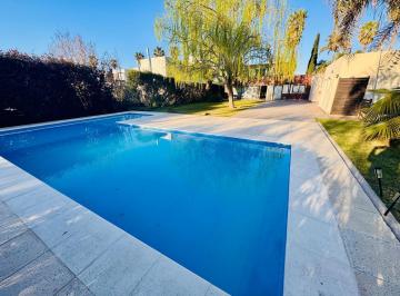 Casa · 260m² · 6 Ambientes · 2 Cocheras · Alquiler Casa Funes Hills, San Marino
