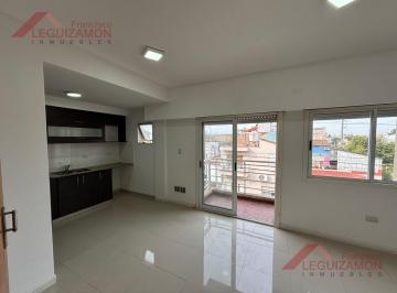 Departamento · 42m² · 2 Ambientes · 1 Cochera · Departamento 2 Ambientes en Alquiler – Lomas del Mirador – Balcón Al Frente - con Cohera