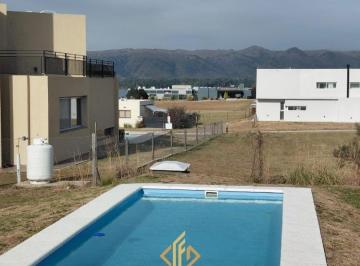 Casa · 107m² · 4 Ambientes · 3 Cocheras · Casa Venta Puerto del Aguila Amoblada