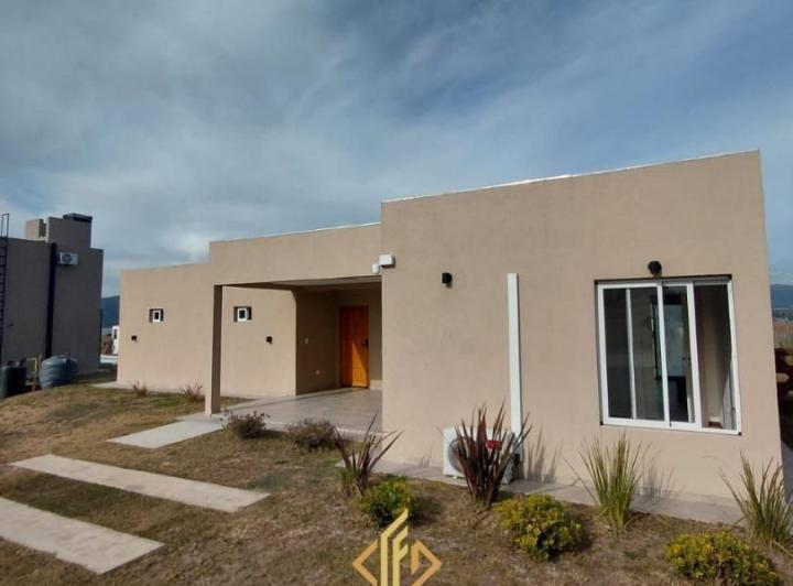 Casa · 107m² · 4 Ambientes · 3 Cocheras