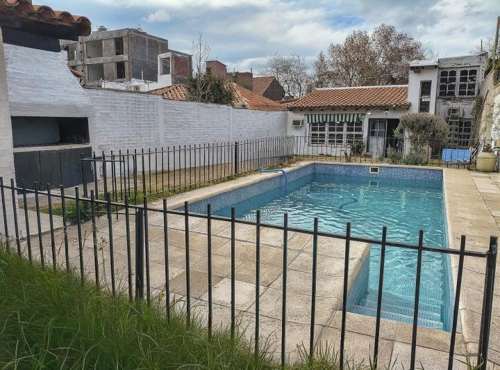 Casa · 305m² · 6 Ambientes · 1 Cochera