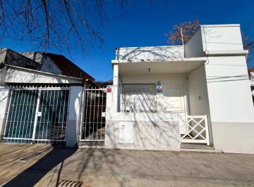Casa · 102m² · 4 Ambientes · 1 Cochera · Vta/pta Casa 4 Amb, Patio, Terraza, Coch. V. Lynch