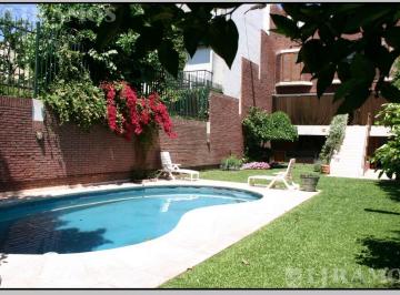 Casa · 500m² · 7 Dormitorios · 5 Cocheras · Casa en Venta en Barrio Parque con Jardín y Pileta. 5 Cocheras