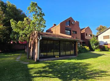 Casa · 320m² · 6 Ambientes · 4 Cocheras · Casa en Santa Rita