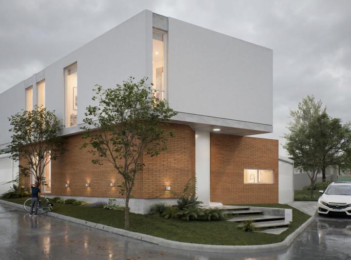 Casa · 130m² · 3 Dormitorios · 2 Cocheras