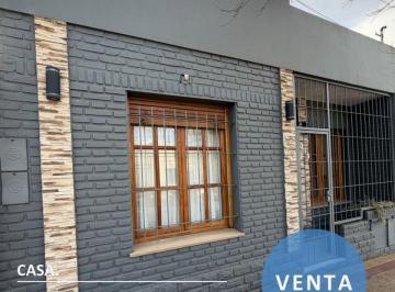 Casa de 3 ambientes, Tandil · Casa en PH a La Venta Ubicada en Calle Chienno Al 300.