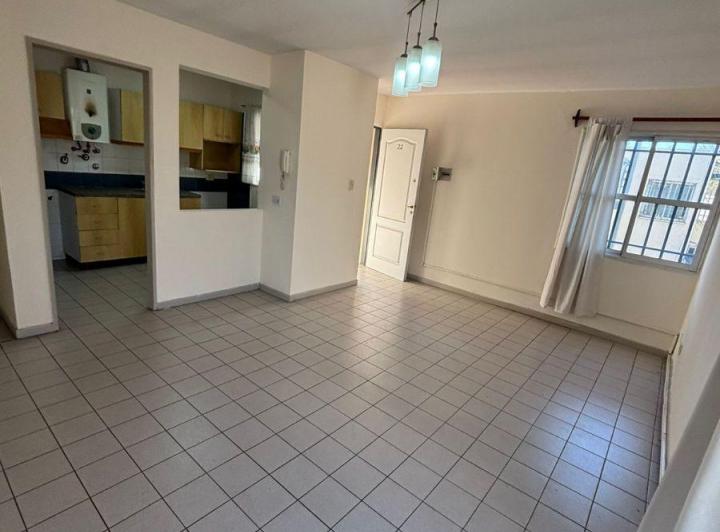 Departamento · 100m² · 6 Ambientes · 1 Cochera