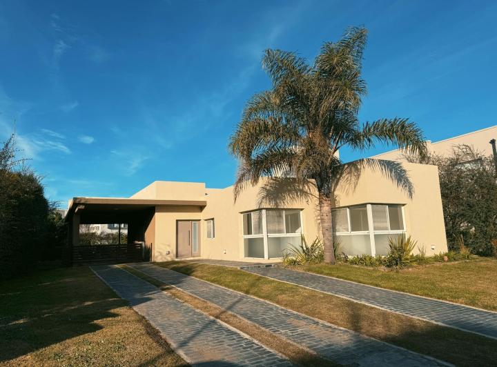 Casa · 175m² · 4 Ambientes · 4 Cocheras