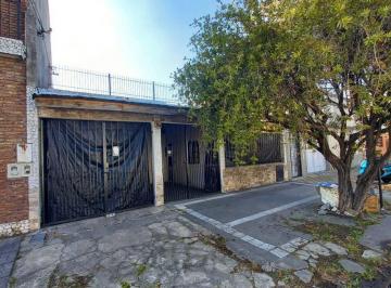 Casa · 100m² · 4 Ambientes · 1 Cochera · Casa 4 Ambientes Venta con Cochera a Refaccionar