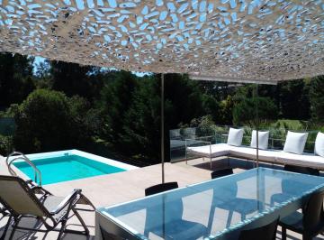 Casa · 250m² · 5 Ambientes · 2 Cocheras · Casa en Sierra de Los Padres