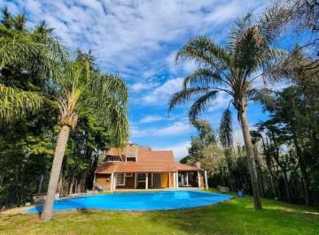 Casa · 130m² · 4 Ambientes · 2 Cocheras · Casa en Alquiler 4 Amb con Pileta Parque Parrilla