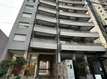 Departamento de 2 ambientes, Lanús · Semipiso Dos Ambientes con Cochera en Alquiler Lanus Oeste