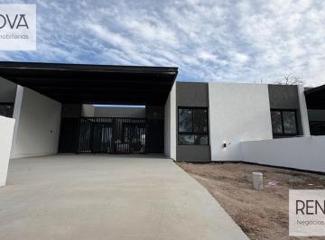 Casa · 118m² · 5 Ambientes · 1 Cochera · Excelente Dúplex en Distrito Sur! Gran Oportunidad!