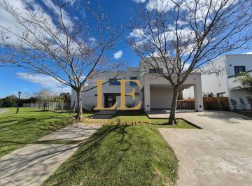 Casa · 319m² · 5 Ambientes · 4 Cocheras · Venta de Casa en San Matías 4 Dorm + Esc, Escobar